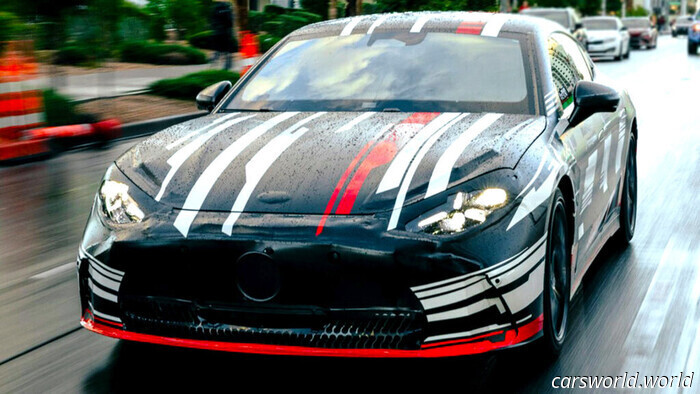 Новый гиперседан Mercedes‑AMG снял большую часть камуфляжа на Гран-при в Лас‑Вегасе | Carscoops